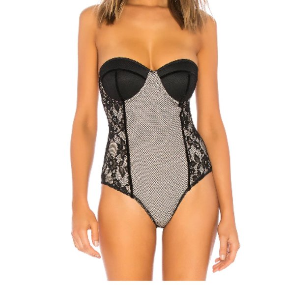 Off shoulder Bustier Bodysuit – Sleek, Sexy, and Perfectly Fitted - Picture 3 of 4